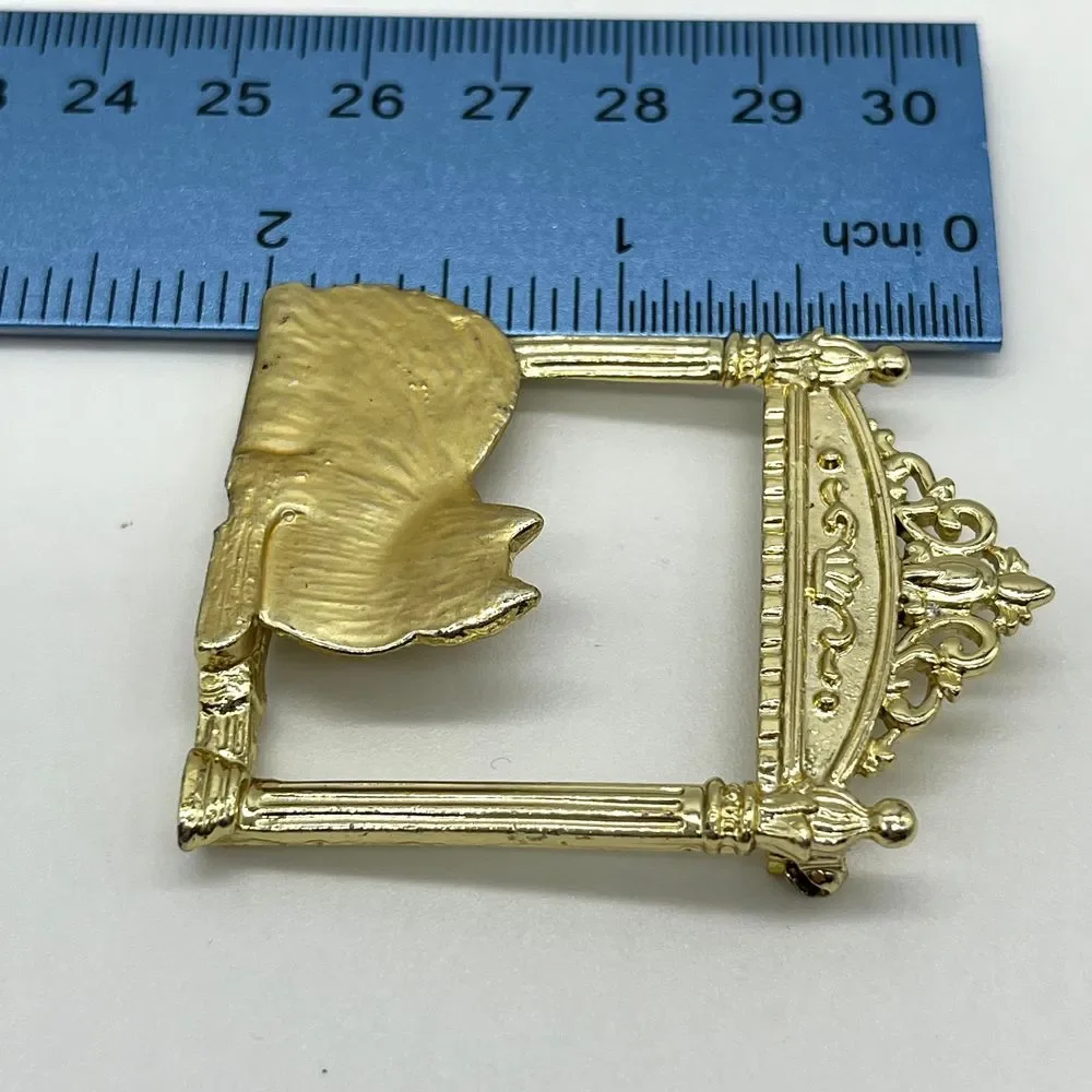 N/A elegant gold